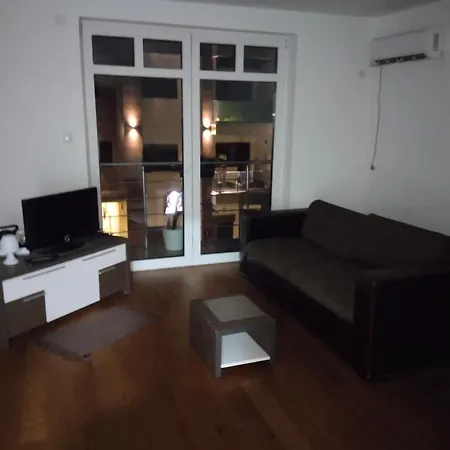 Sandra 4 Apartment *